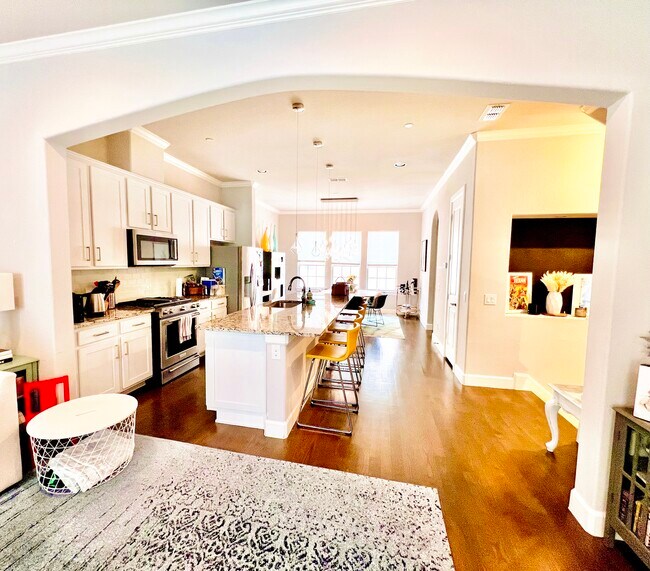 Building Photo - 15847 Spectrum Dr