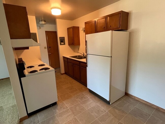 Building Photo - Ambassador 2 Bed 1 Bath