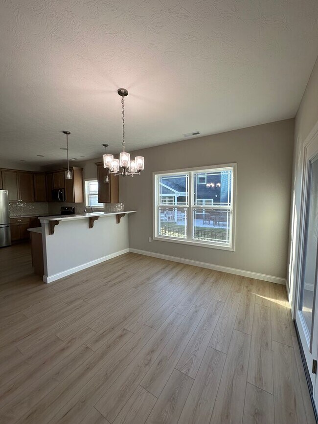 Foto del edificio - Spacious 4-Bedroom Single-Family Home in W...