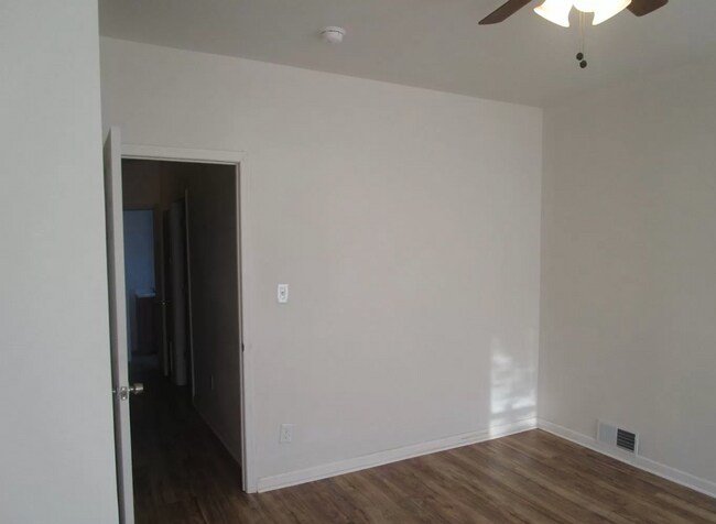 Foto del edificio - 827 E Madison St