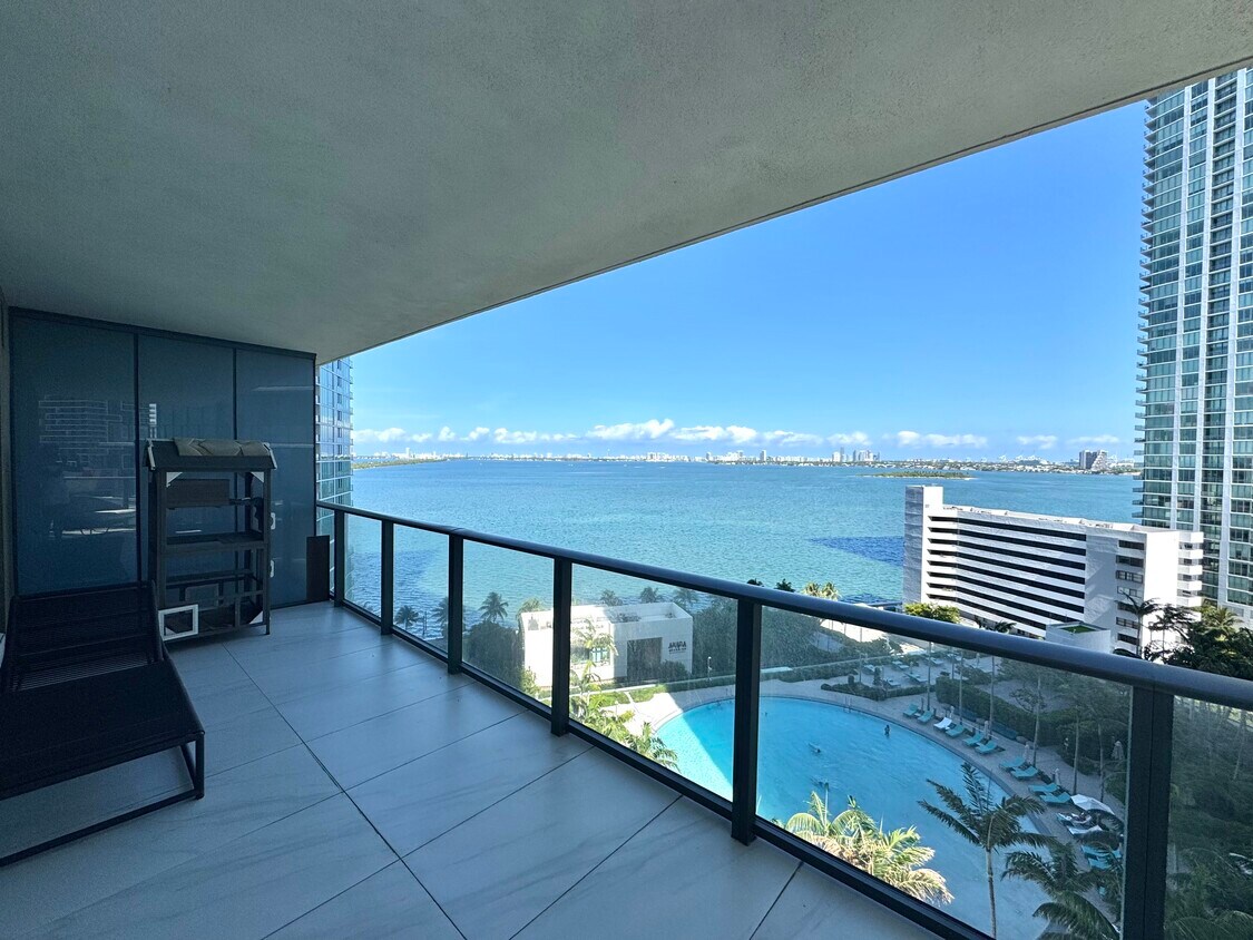Foto principal - 650 NE 32nd St