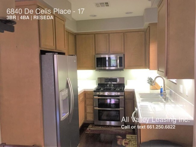 Foto del edificio - 6840 De Celis Pl