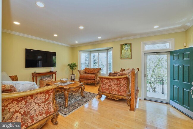 Building Photo - 2029 Meadow Springs Dr