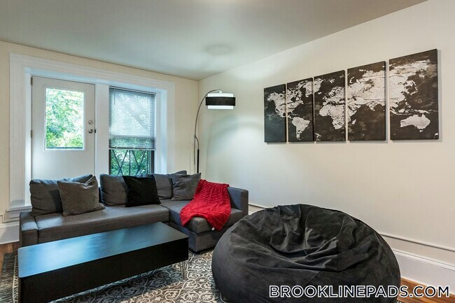 Foto del edificio - 1463 Beacon St