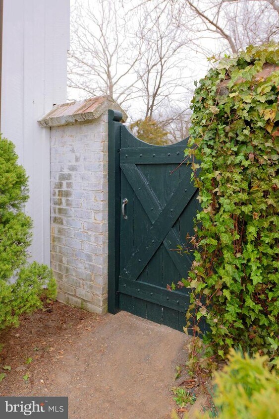 21933 Foxcroft Rd, Middleburg, VA 20117 Apartment for Rent in