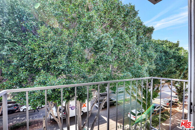 Building Photo - 831 2nd St