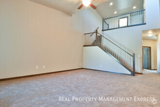 Building Photo - Newer 3 bedroom Luxury town home with 2 st...