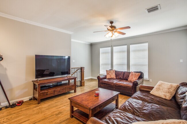 Foto del edificio - 1204 W Oleander St