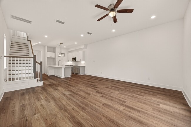 Building Photo - 1502 Hussion St