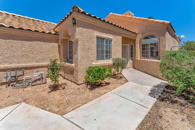 Foto del edificio - Single Story 3 bedroom and 2 bath home.