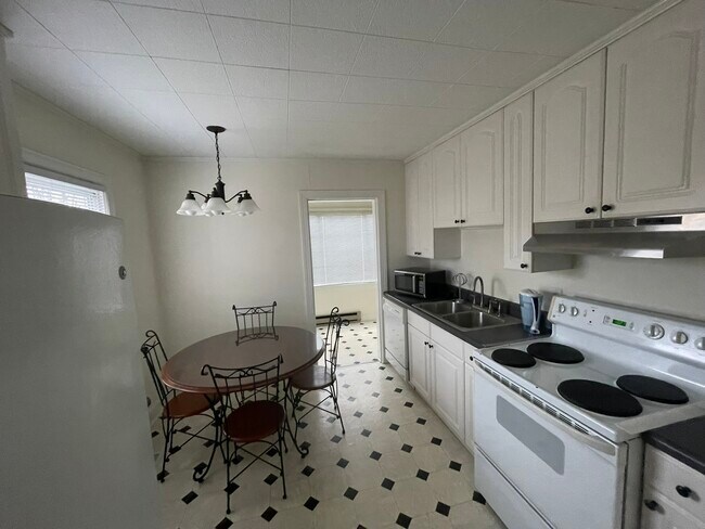 Foto del edificio - 2727 Stratford Dr