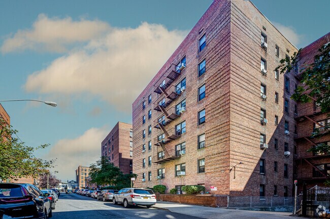 Foto del edificio - 8360 Vietor Ave