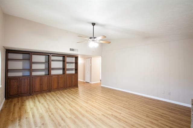 Building Photo - 921 Mossvine Dr