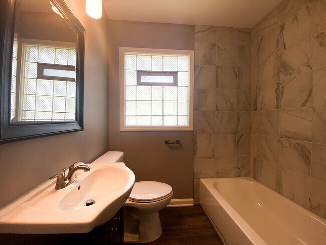 Foto del edificio - 2 Bedroom Single Family