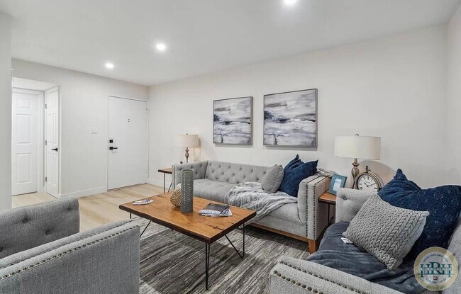 Building Photo - 355 Parkview Ter