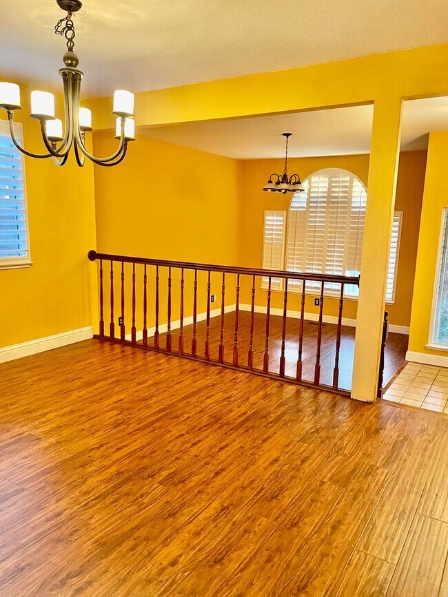 Building Photo - Beautiful home located in Antelope
