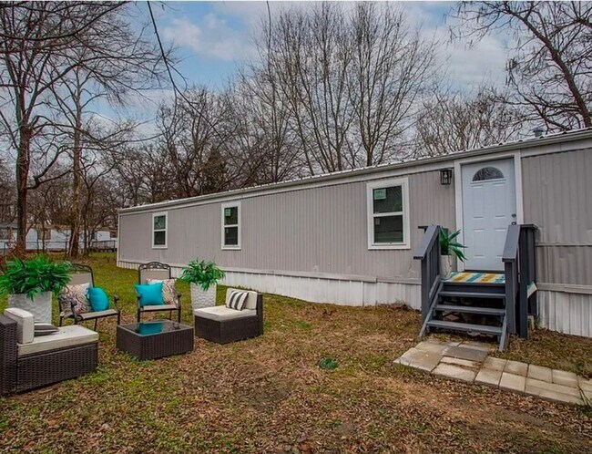 Foto del edificio - 9874 Lakeshore Dr