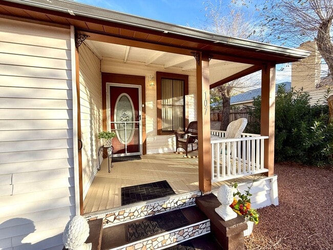 Building Photo - Charming 3-Bedroom Home in the Heart of Downtown Kingman – Partially Furnished