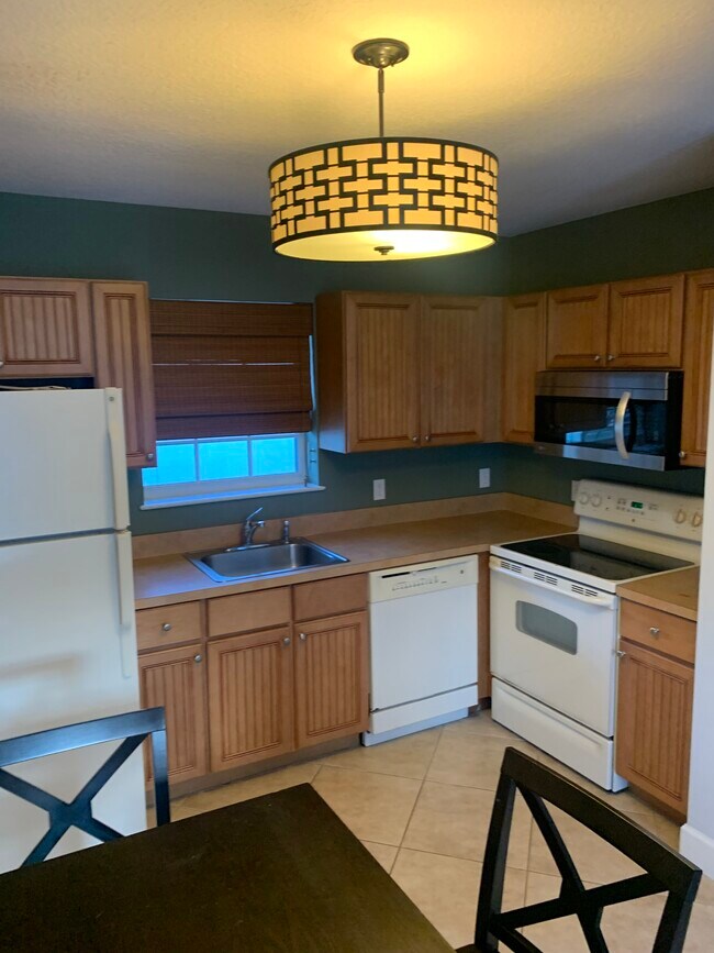 Fotografía del edificio - 529 SW Akron Ave