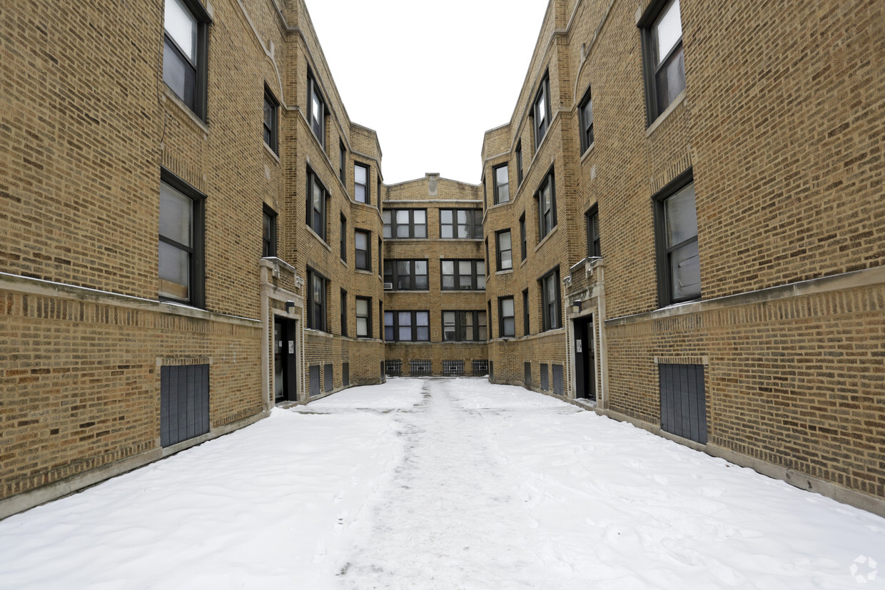 Building Photo - 6806 S Ridgeland Ave
