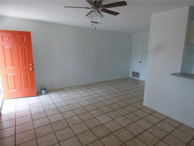 Building Photo - 2409 Mesquite St