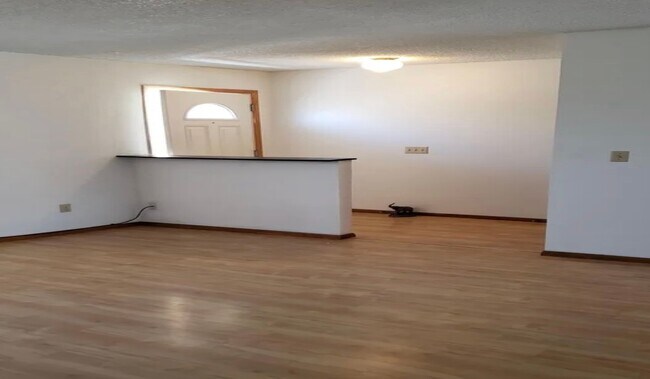 Foto del edificio - 3247 Chanute Pl
