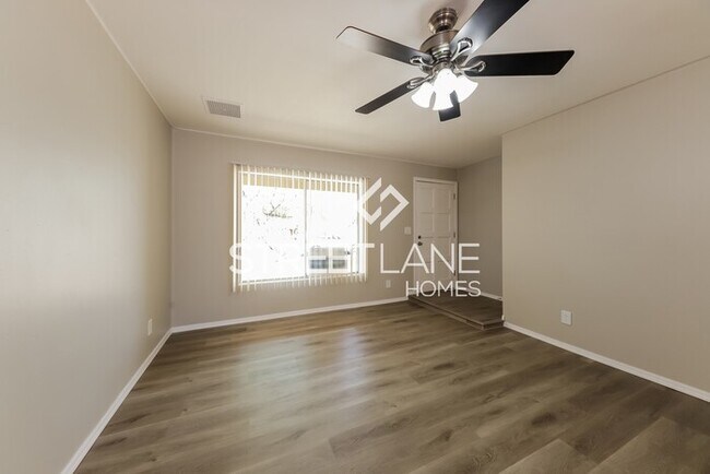 Building Photo - REDUCED! Charming 4 bedroom home in Glendale!