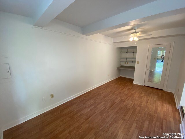 Foto del edificio - 247 E Lullwood Ave