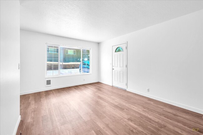 Building Photo - 12975 SW Allen Blvd