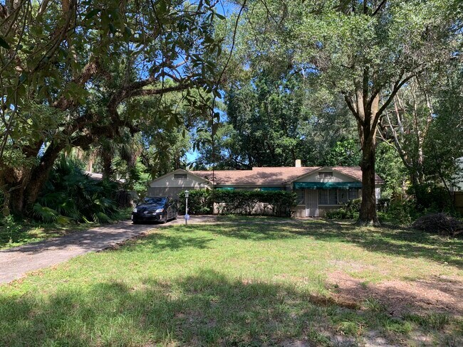 Foto del edificio - 1206 E Hanna Ave