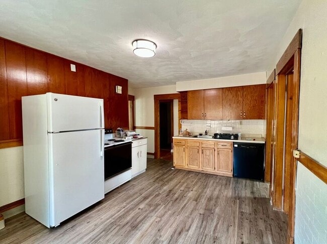 Building Photo - 41 Bell St