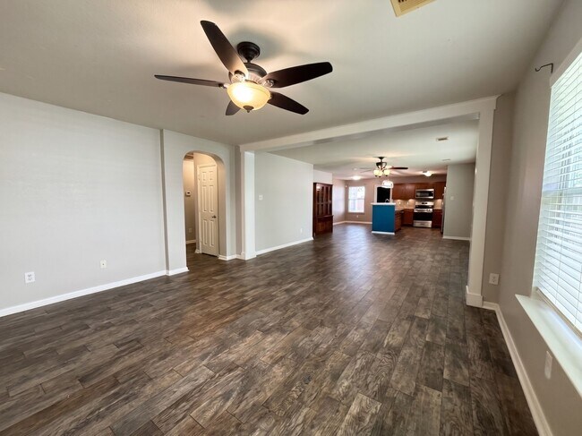 Building Photo - 8102 Sanders Glen Ln