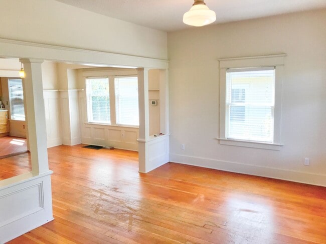 Building Photo - Vernon Craftsman Nestled into a Rare Dead-end with Bonus Entertainment Room