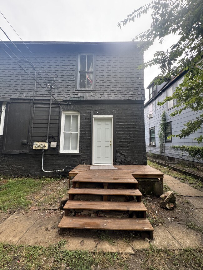 Building Photo - 425 SW Taylor St