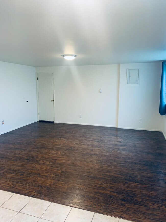 Building Photo - 946 N 89th St