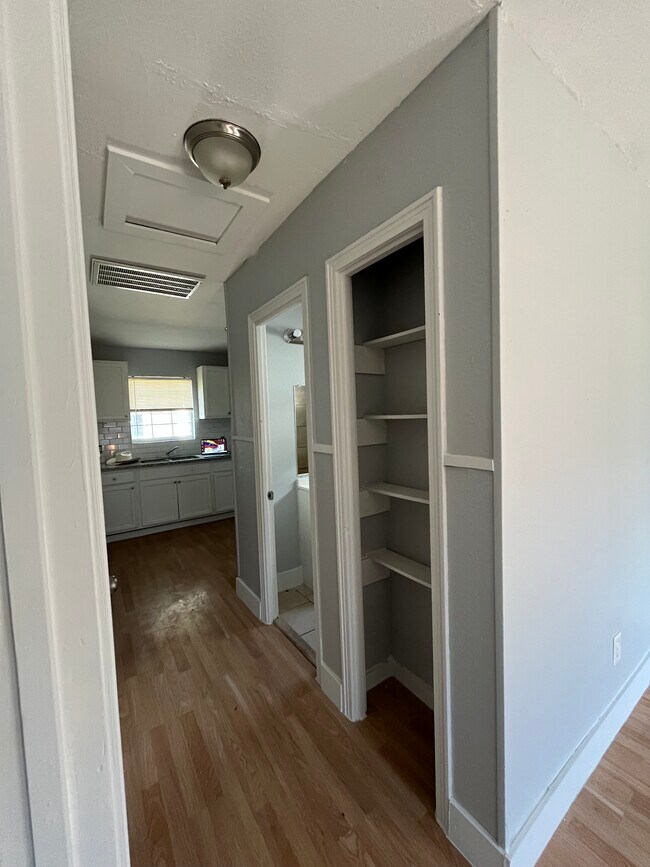 Foto del edificio - 3117 Rosalie St