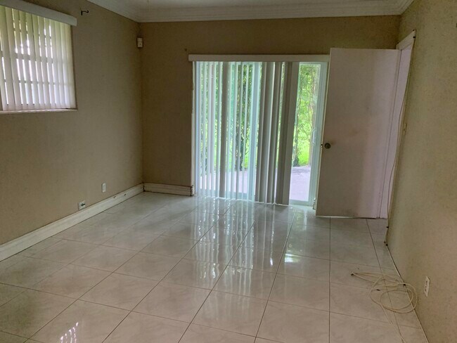 Foto del edificio - 3296 NW 41st St