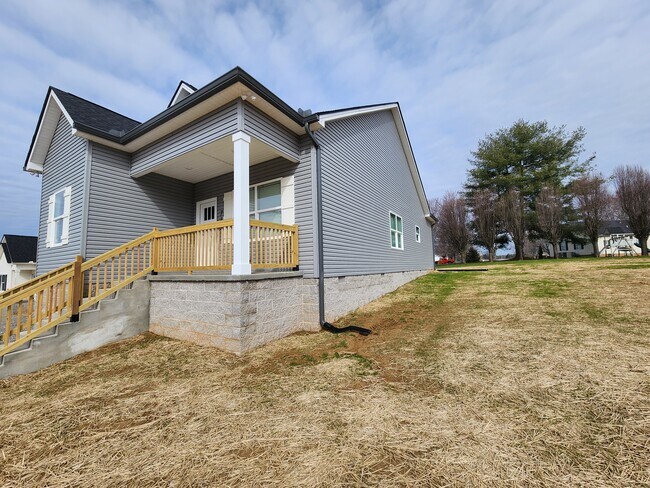 lado - 710 Miriah Dr