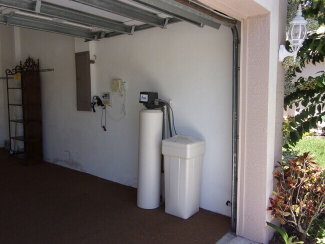 Building Photo - Outstanding Lansbrook Home