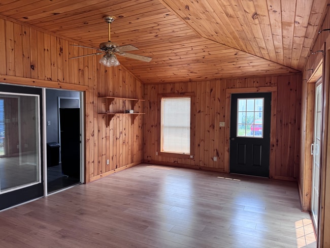 Bonus Room - 906 West Ave