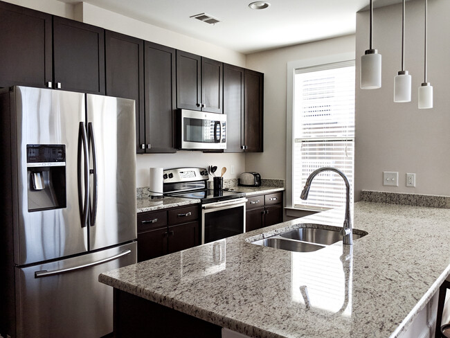 Kitchen equipped with stainless steel appliances - 700 Finsbury St.