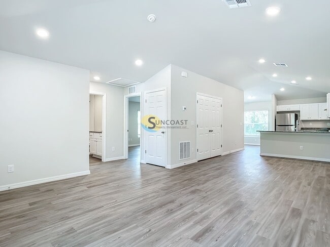 Foto del edificio - 15070 Dania Ave