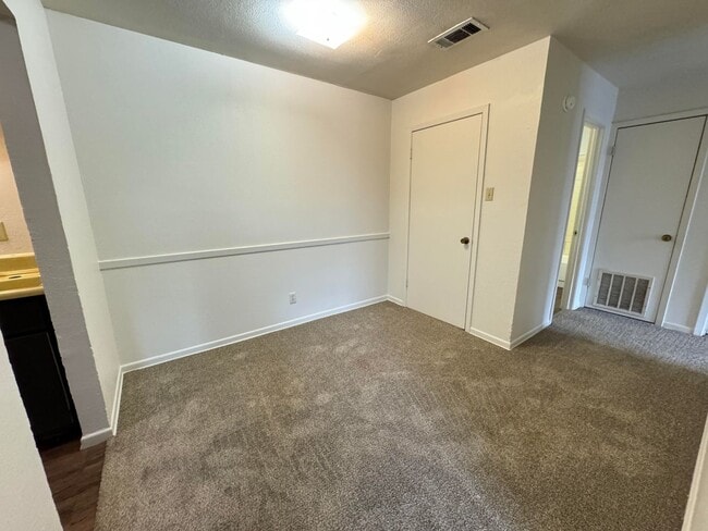 Foto del edificio - 4306 Lake Rd