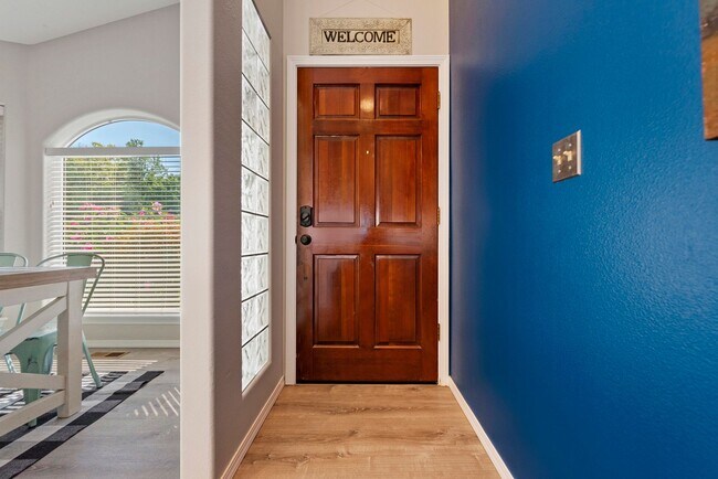 Foto del edificio - 4877 Lakes Edge Pl