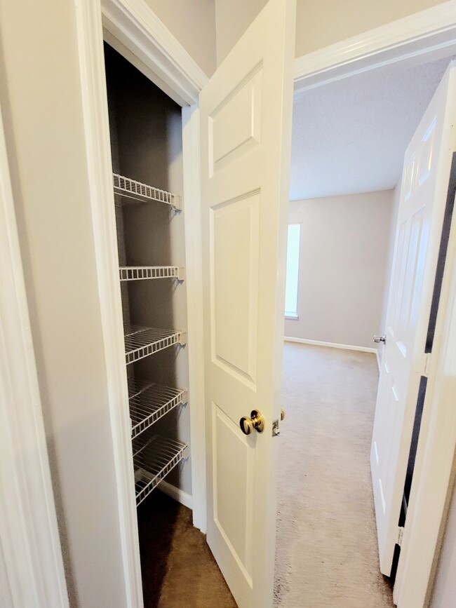 LINEN CLOSET - 5401 NW 86th Ct