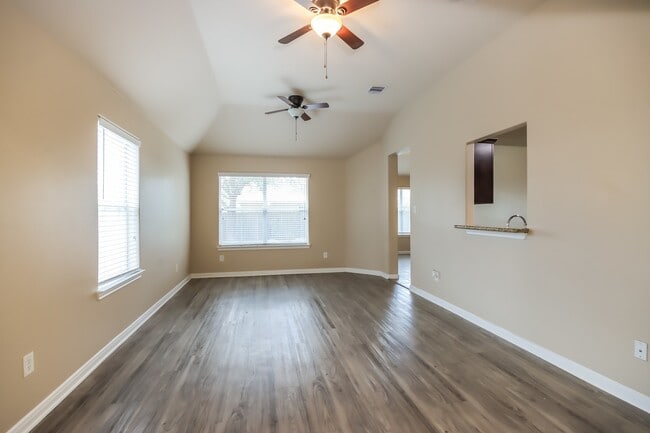 Foto del edificio - 308 Broken Pine Ct