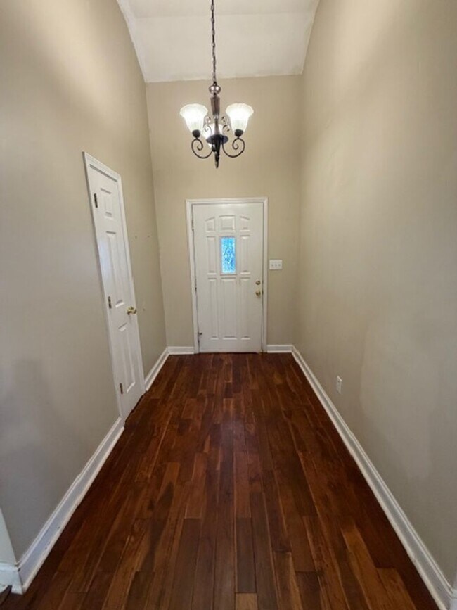 Foto del edificio - Charming Bonaire Home with Workshop, Privacy Fence & Spacious Layout!