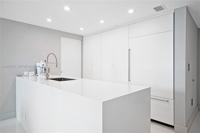 Foto del edificio - 475 Brickell Ave