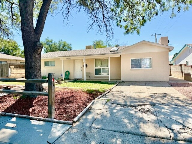Foto principal - 9010 Phoenix Ave NE