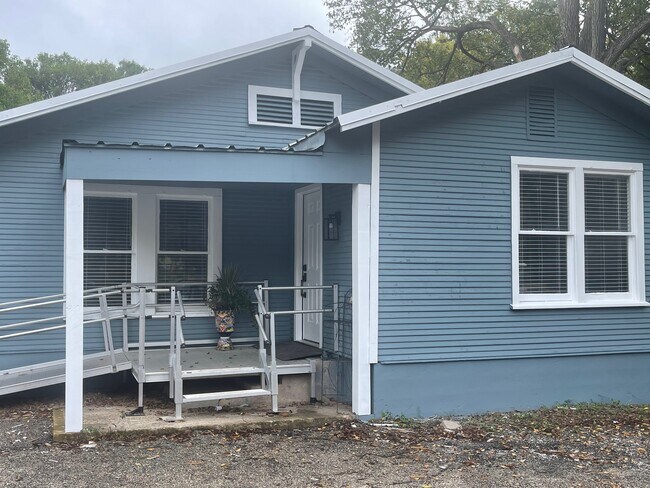Building Photo - 126 Smith Ln